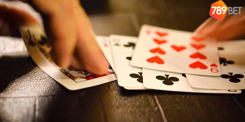 Cách đánh phỏm: Kỹ thuật chơi bài chuyên nghiệp