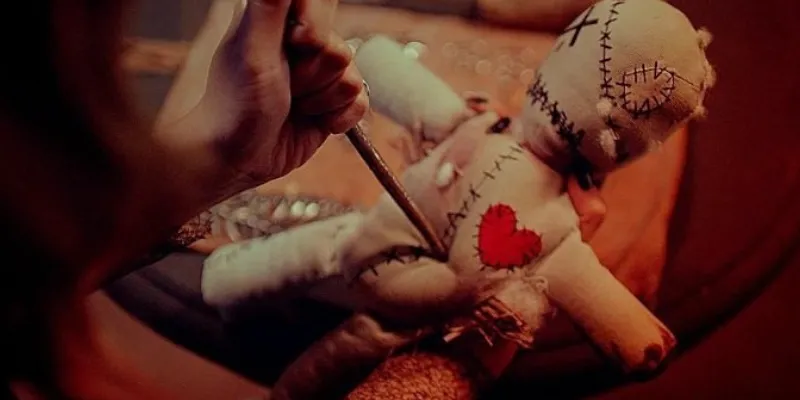 Bật mí cách làm bùa đánh bài hiệu quả từ kinh nghiệm dân gian 4 Tạo bùa bằng nghi lễ và việc cầu nguyện