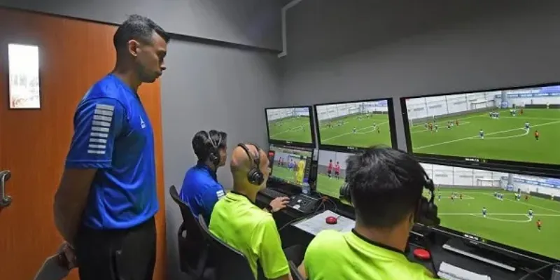 Những tình huống áp dụng công nghệ VAR trong trận đấu