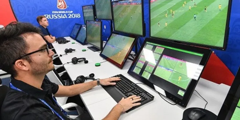 Sự tác động của VAR đến lối chơi của đội bóng