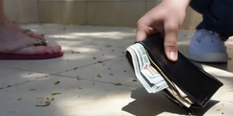 Ý nghĩa nằm mơ lượm được tiền - Điều gì sắp đến với bạn? 3 Nằm mơ nhặt được tiền giấy