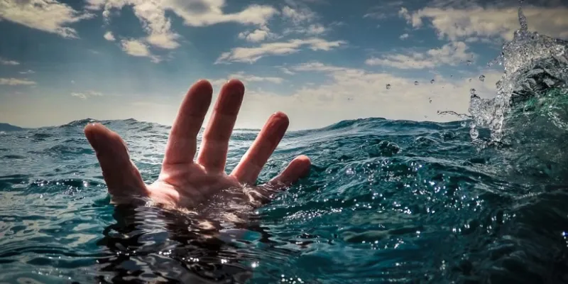 Mơ thấy mình giúp đỡ người bị đuối nước