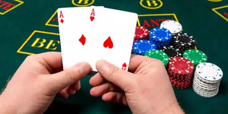 Mẹo chơi Poker - Chiến thuật tạo lợi thế từ đầu ván bài 4 Gợi ý mẹo chơi Poker giúp nâng cao cơ hội chiến thắng