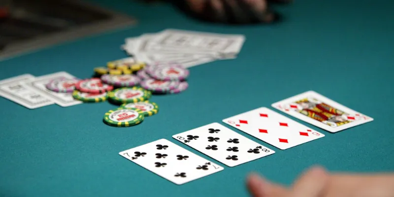 Các thứ hạng tay bài Poker - Bí quyết tận dụng lợi thế của từng hand 4 Cách vận dụng thứ hạng tay bài vào chiến thuật Poker
