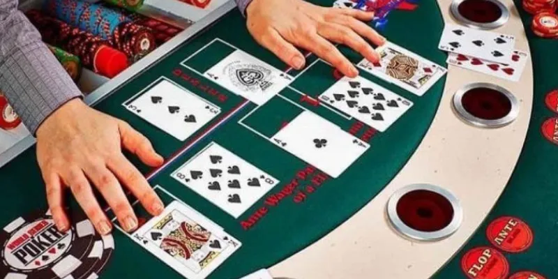 Luật chơi cơ bản và các thuật ngữ cần biết trong Poker